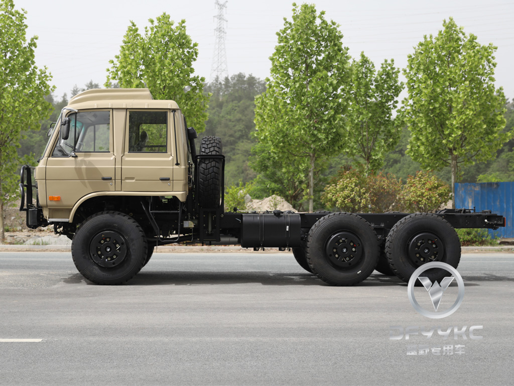 Donggfeng EQ2102N越野卡车底盘 - 210hp双行沙漠货物整车 |导出模型|带有篷布的空调