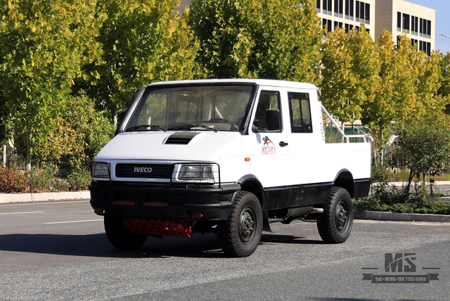 四轮驱动白色iveco off Road小型卡车_4*4 113hp短头双排轻型卡车