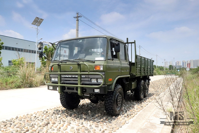 东风六轮驱动EQ2102越野卡车_6×6军绿3.6T双排153驾驶室货车出售_出口特价整车