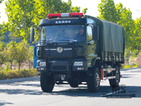 Dongfeng 4WD越野部队载体DFH2140B全国六级发动机四米八货物盒越野整车 