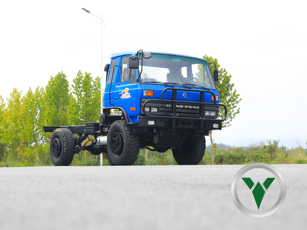 Dongfeng EQ2070 4x4卡车底盘| 190HP 4×4双排驾驶室（EQ246）用于特殊目的和出口