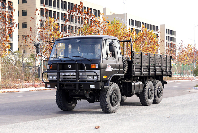 东风EQ2102越野车_190马力3.5T三轴六轮驱动黑货整车_全轮驱动EQ2102G出口专用整车