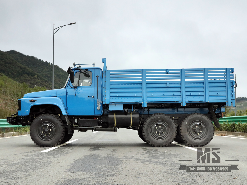 170 HP Dongfeng EQ2082_SIX-WHEEL DRIVE越野Special Truck_double Glass单行240运输整车 _ 6×6指向25y卡车