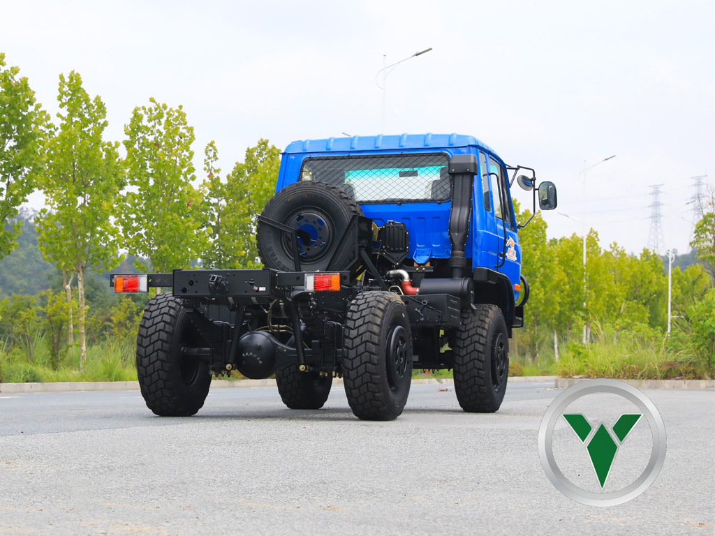 Dongfeng EQ2070 4x4卡车底盘| 190HP 4×4双排驾驶室（EQ246）用于特殊目的和出口