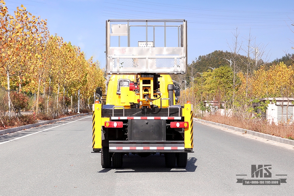 东风4*2轻卡尖头越野起重车_小型举升修边环卫车_出口专用微型整车
