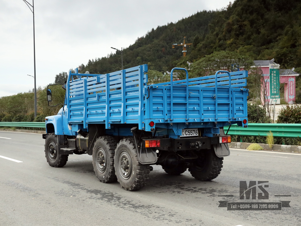 170 HP Dongfeng EQ2082_SIX-WHEEL DRIVE越野Special Truck_double Glass单行240运输整车 _ 6×6指向25y卡车