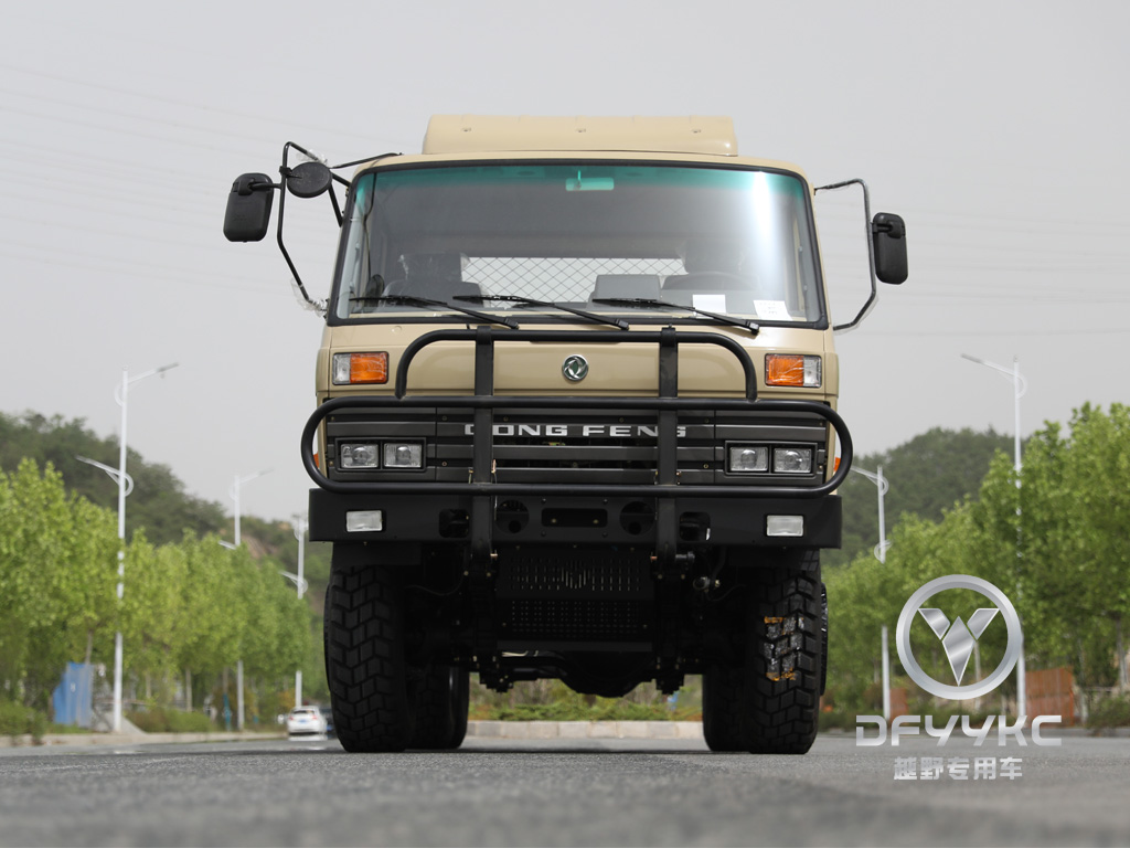 Donggfeng EQ2102N越野卡车底盘 - 210hp双行沙漠货物整车 |导出模型|带有篷布的空调