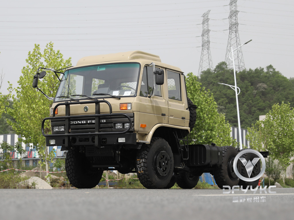 Donggfeng EQ2102N越野卡车底盘 - 210hp双行沙漠货物整车 |导出模型|带有篷布的空调