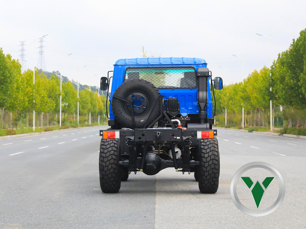 Dongfeng EQ2070 4x4卡车底盘| 190HP 4×4双排驾驶室（EQ246）用于特殊目的和出口