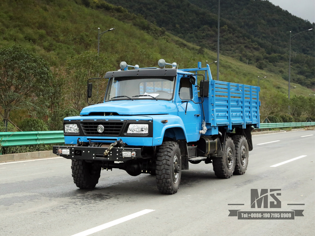 170 HP Dongfeng EQ2082_SIX-WHEEL DRIVE越野Special Truck_double Glass单行240运输整车 _ 6×6指向25y卡车