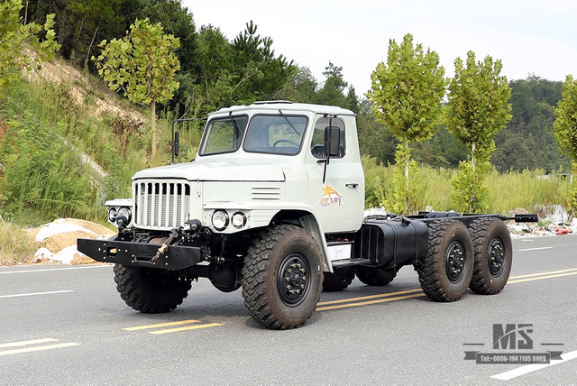 6*6灰白色EQ2100E6DJ东风六轮驱动底盘_210马力尖头双层玻璃140驾驶室卡车底盘出售_出口特价底盘