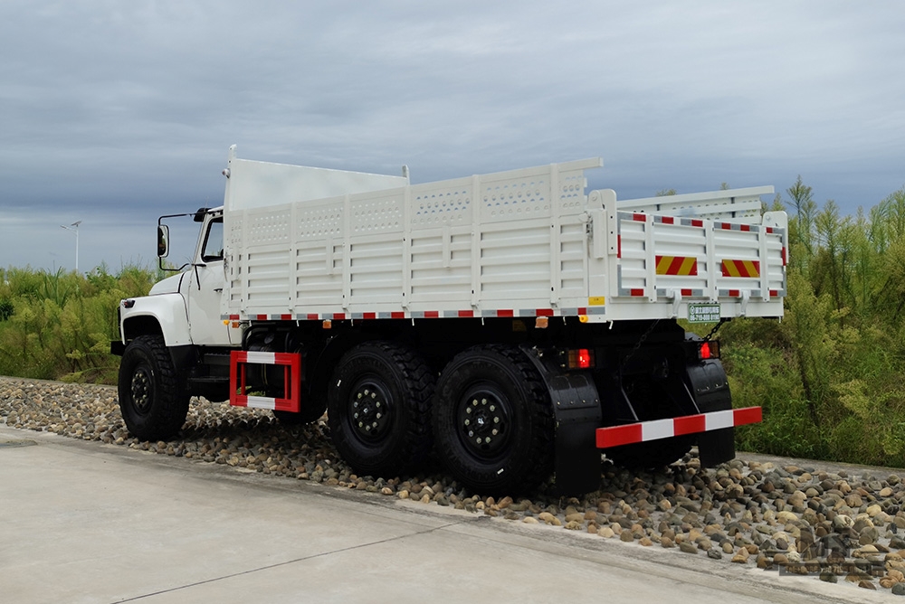 190马力东风六轮驱动EQ2100 自卸卡车_6×6尖头单排工地矿用自卸车_全驱出口专用卡车