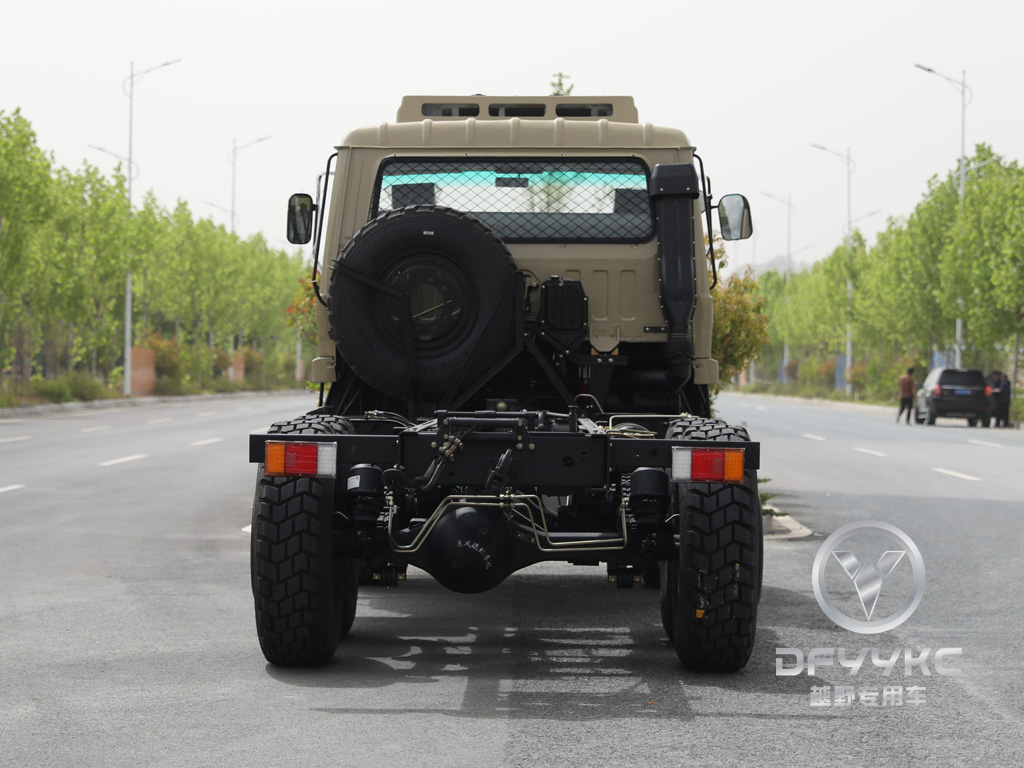 Donggfeng EQ2102N越野卡车底盘 - 210hp双行沙漠货物整车 |导出模型|带有篷布的空调