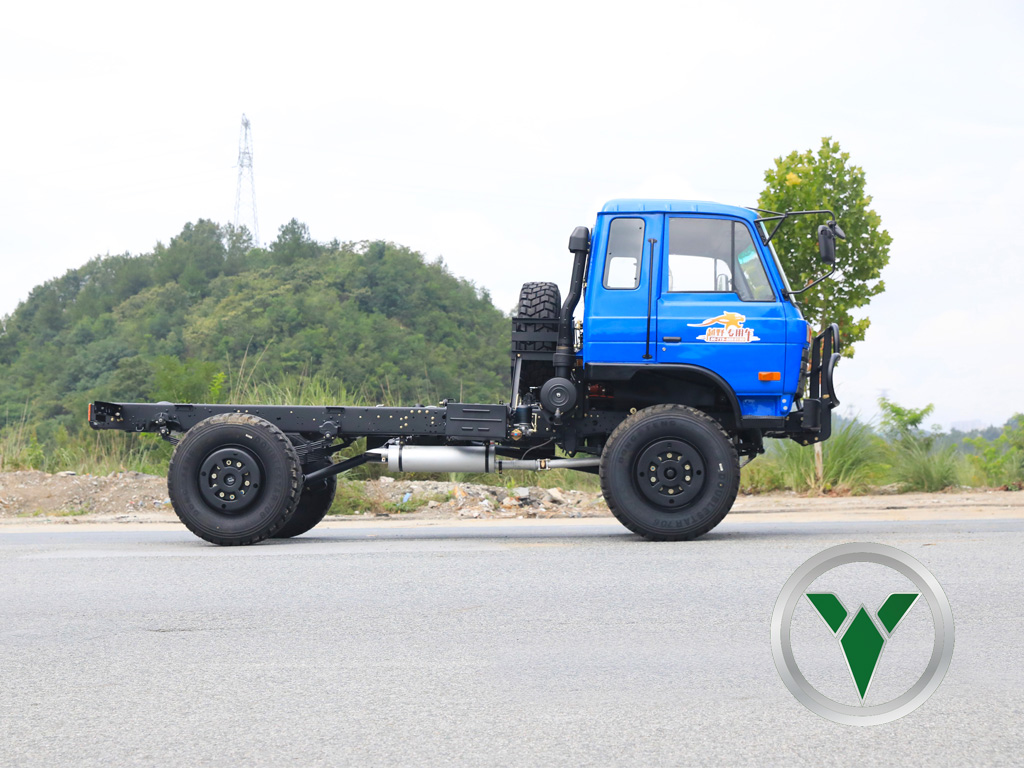 Dongfeng EQ2070 4x4卡车底盘| 190HP 4×4双排驾驶室（EQ246）用于特殊目的和出口