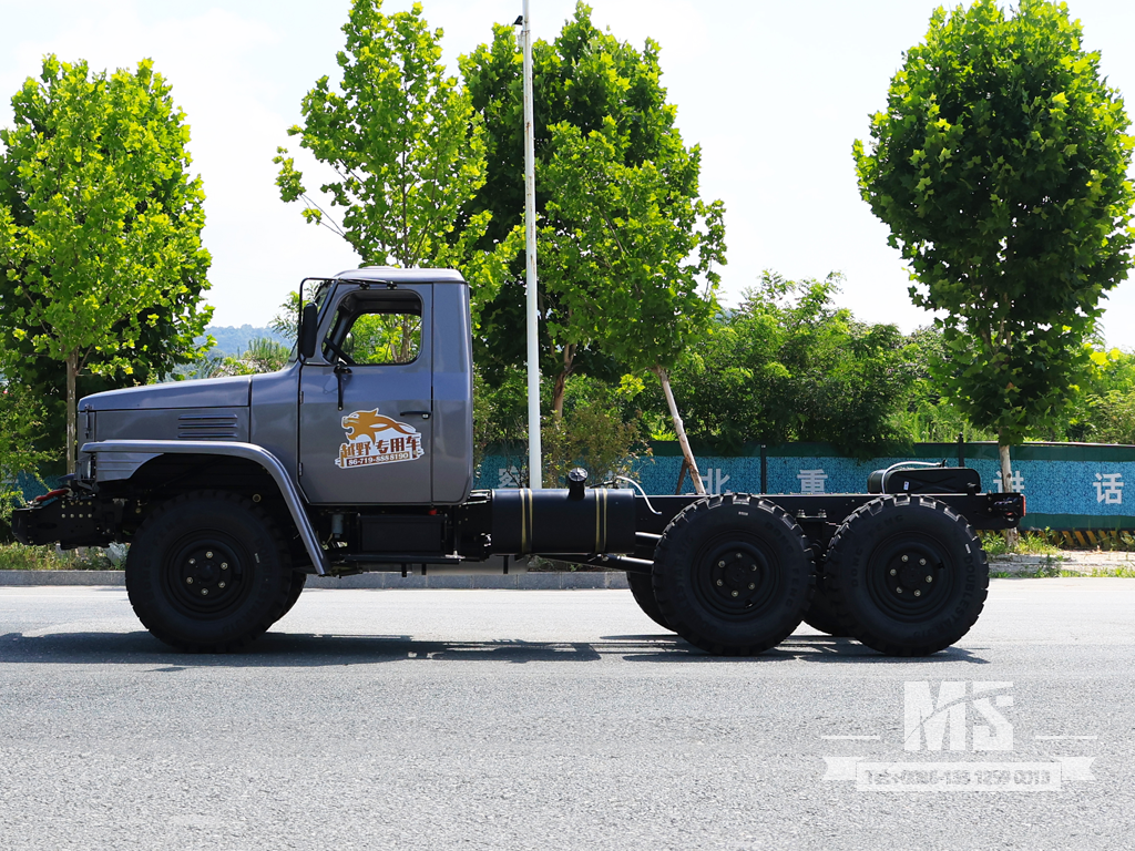 东风6&times;6银灰色EQ2082 底盘_6*6 170马力传统卡车六轮驱动底盘出售_特价出口底盘 
