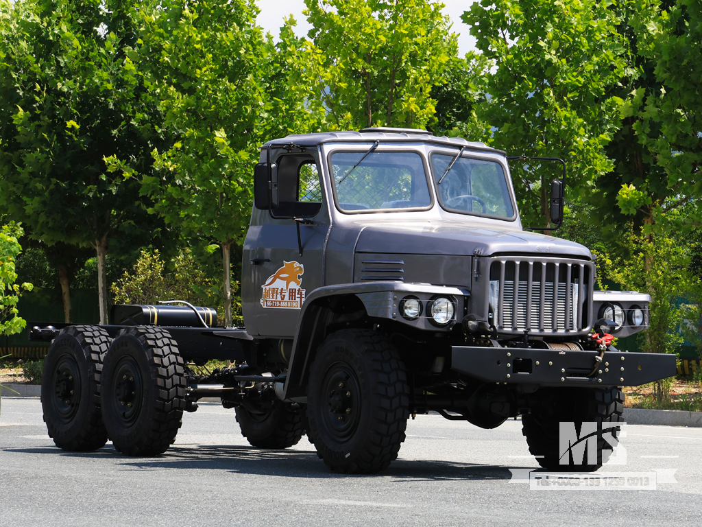 东风6&times;6银灰色EQ2082 底盘_6*6 170马力传统卡车六轮驱动底盘出售_特价出口底盘 