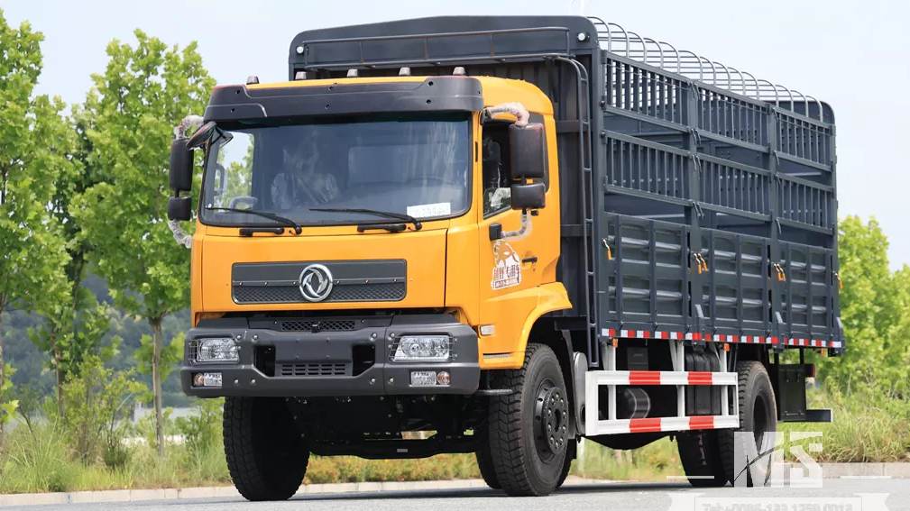 东风4&times;2仓栅车亮相 面向多元化货运出口市场