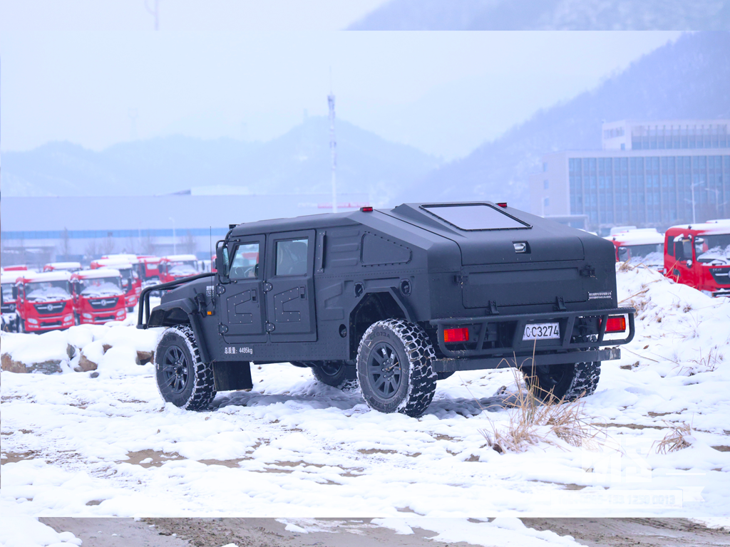 东风猛狮6吨四驱M50硬派越野车 
